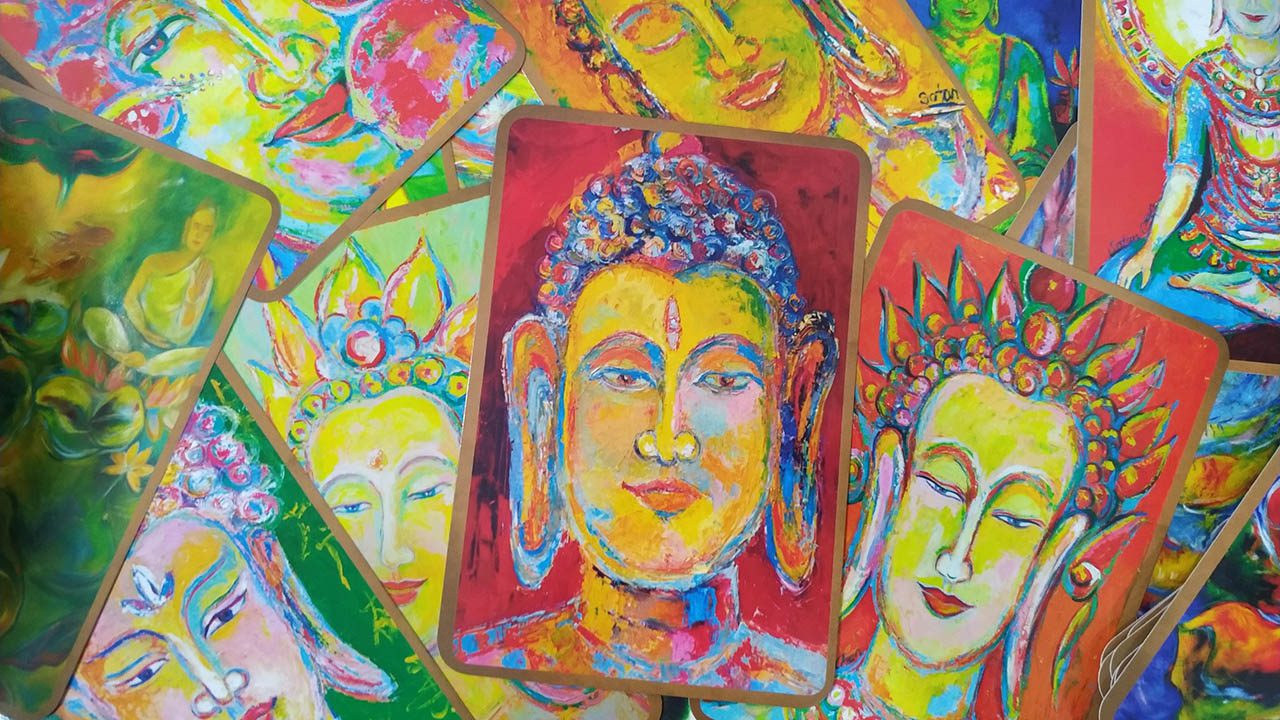 Buddhism Reading Cards: Bộ Oracle dẫn dắt chúng ta trên con đường đi tìm bình yên